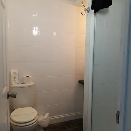 The Kenton 4* سكرابورو