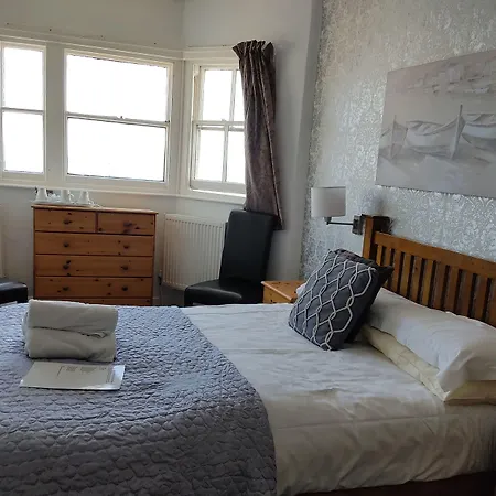 Konukevi The Kenton 4*